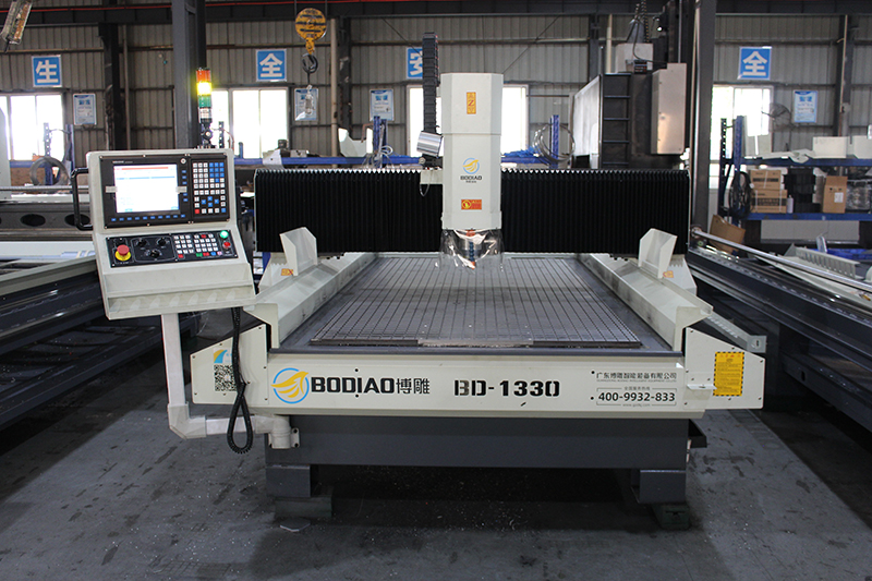 1330铁板精雕机