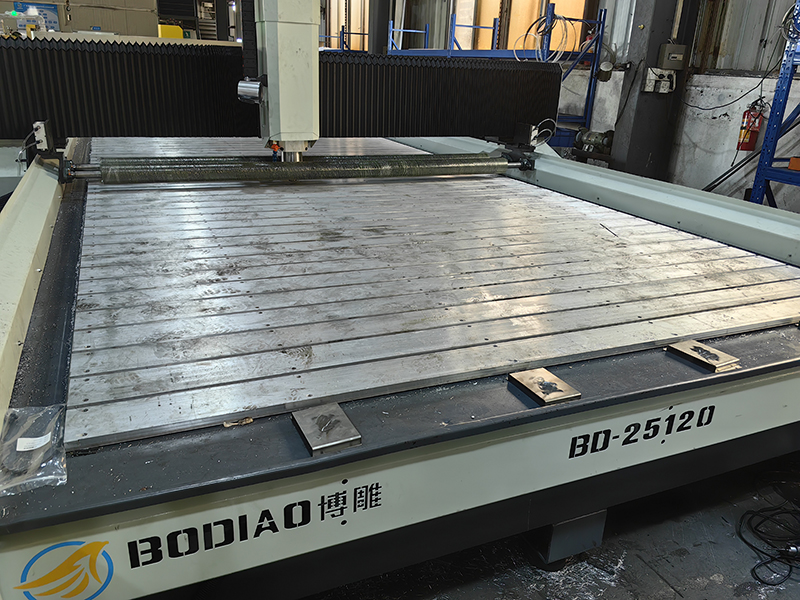 大幅面铝板精雕机
